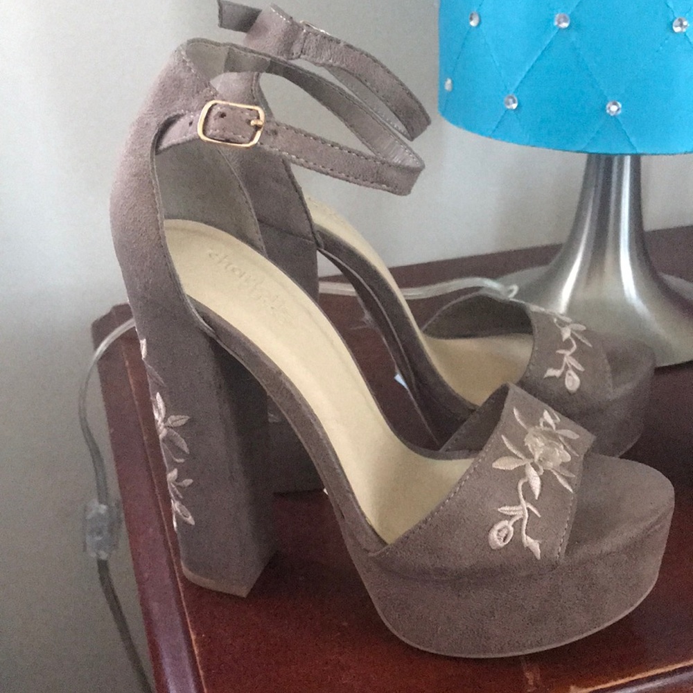 * Floral platform heels 👡*